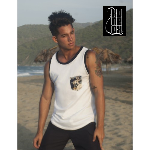 Camiseta de Algodon Color Blanco y Bordes Azul con Bolsillo Estampado Tallas S M y L KONEKODESIGN