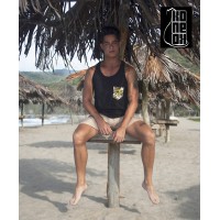 Camiseta de algodon Color Negro con Bordes Beige y Bolsillo Estampado Tallas S M y L KONEKODESIGN