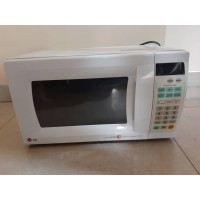 Microonda LG incluye plato y aro giratorio.