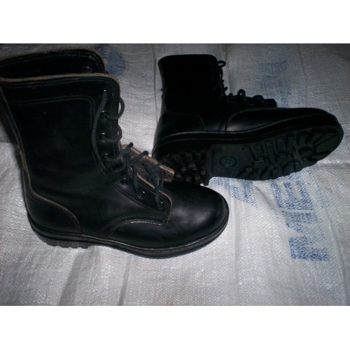 Bota Militar negro marca KGI Talla 39
