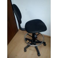 Silla Cajero Barra Alta Color Negra con Detalles de Tapiceria Mecanismo Operativo