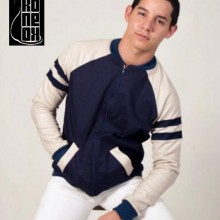 Chaqueta Bomber Jacket Azul con Mangas de Cuerina Mate Color Hueso KonekoDe...