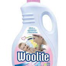 Detergente líquido Woolite 2L