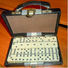 Juego de Dominó Modelo en Estuche de Semi Cuero