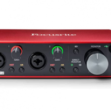 Focusrite Scarlett 2i2 - Interfaz de audio USB con herramientas profesional...
