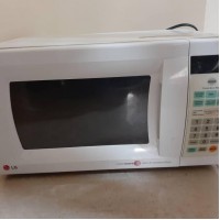 Microonda LG incluye plato y aro giratorio.