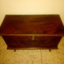 Mini Baúl Hindú Tallado a Mano en Madera Buen Estado Negociable